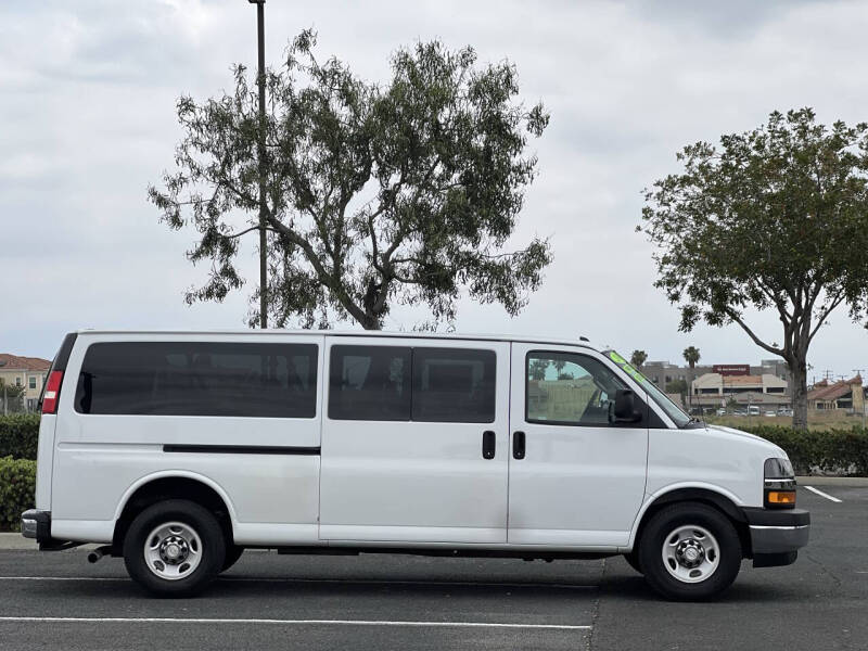chevrolet express passenger 2018 1GAZGPFG5J1183934 image chevrolet express passenger 2018 1GAZGPFG5J1183934 image